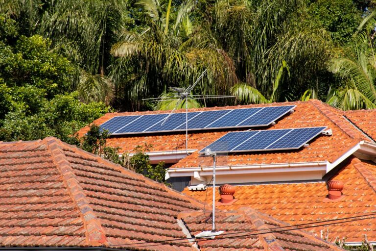 Jak wybrać i zainstalować efektywny zestaw solarny do ogrzewania wody