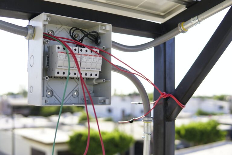 Problem z nieprawidłowym działaniem sterownika solarnego – analiza błędów systemu