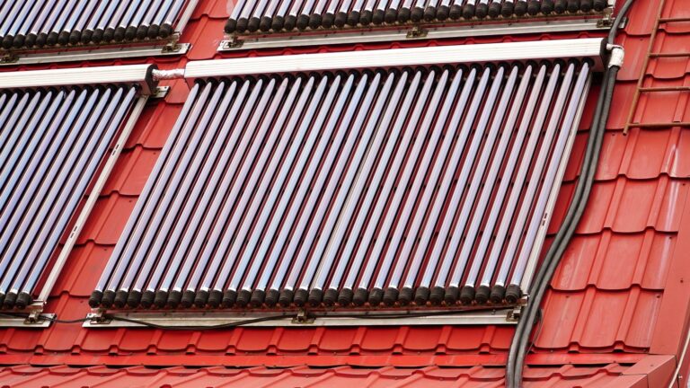 Jak wybrać i zainstalować zestaw solarny do grzania wody