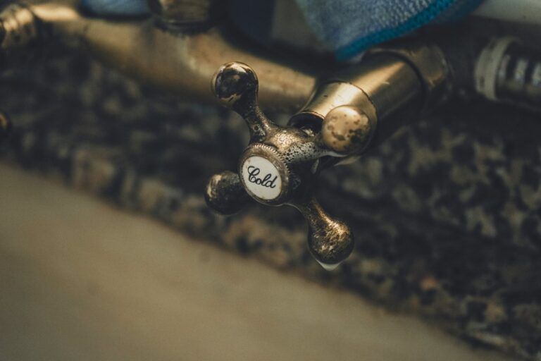 Problem z przeciekającym kranem ogrodowym – jak naprawić i zabezpieczyć