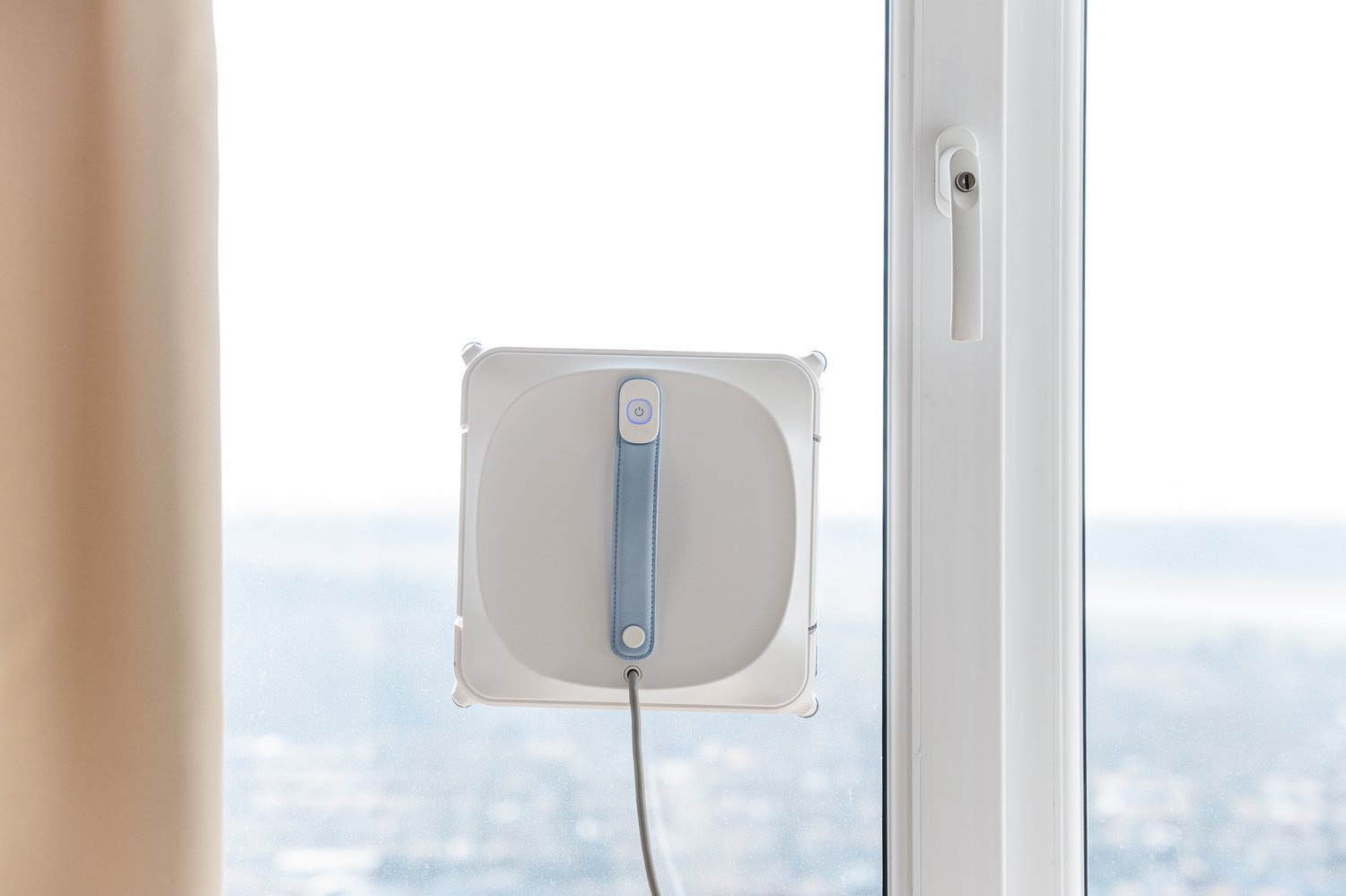 Problem z niedziałającym czujnikiem otwarcia okna – czyszczenie styków i wymiana baterii