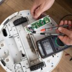 Problem z niedziałającym wyświetlaczem w termostacie pokojowym – reset i wymiana baterii