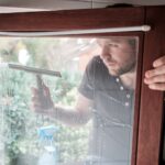 Problem z niesprawnymi okuciami w oknie dachowym – smarowanie i regulacja mechanizmów