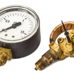 Problem z pękniętą rurką impulsową w manometrze – wymiana i sprawdzenie dokładności wskazań