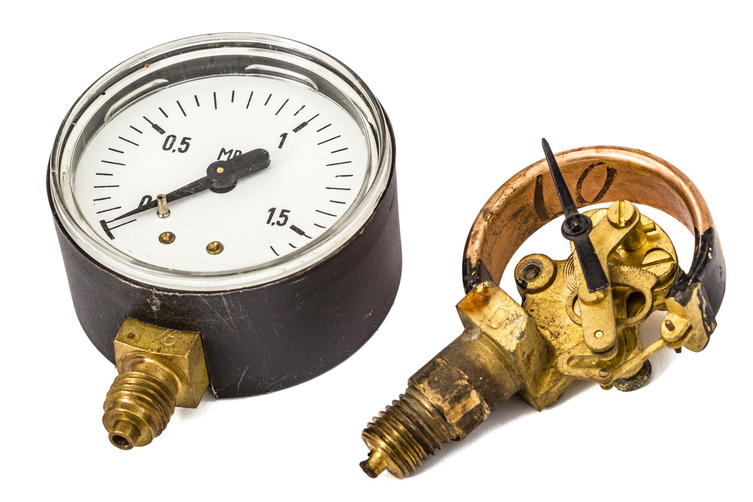 Problem z pękniętą rurką impulsową w manometrze – wymiana i sprawdzenie dokładności wskazań