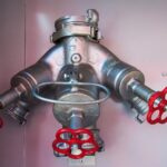 Problem z zablokowanym kranem głównym w piwnicy – odblokowanie i smarowanie mechanizmu