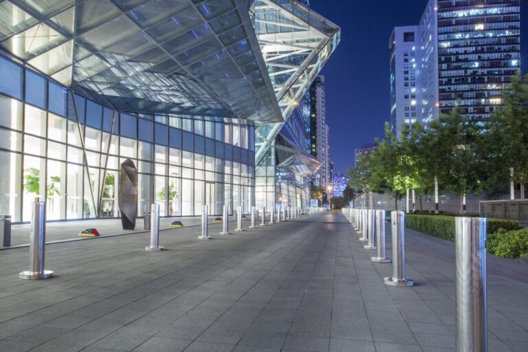 Jak wybrać odpowiednie słupy oświetleniowe do swojego projektu