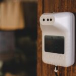 Problem z niesprawnymi czujnikami w domowym systemie alarmowym – kalibracja i wymiana baterii