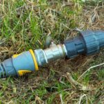 Problem z przeciekającą końcówką węża spiralnego – wymiana uszczelek i sprawdzenie gwintów