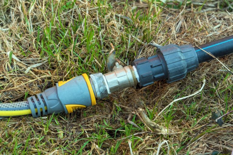 Problem z przeciekającą końcówką węża spiralnego – wymiana uszczelek i sprawdzenie gwintów