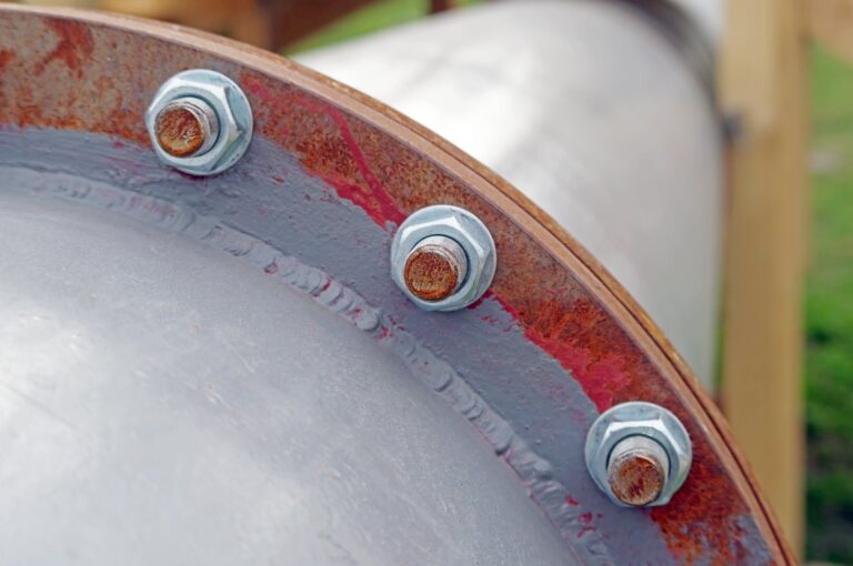 Problem z przeciekającą uszczelką w złączce kolankowej – dobór odpowiedniej uszczelki i montaż