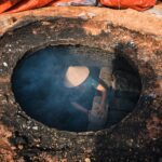 Problem z zablokowaną pokrywą studzienki kanalizacyjnej – czyszczenie rowków i smarowanie