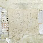 Problem z luźnymi śrubami mocującymi umywalkę wisząca – wzmocnienie mocowania i wymiana kołków rozporowych