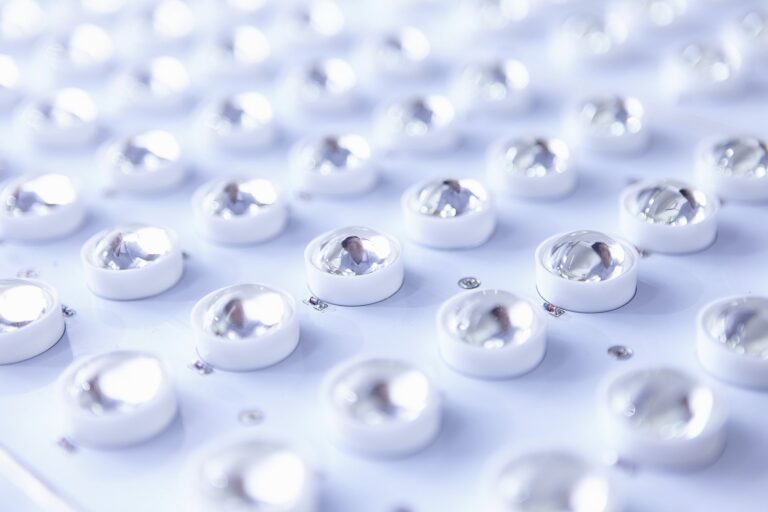 Problem z niedziałającą lampką sygnalizacyjną w ładowarce – wymiana diody LED i sprawdzenie obwodu zasilającego