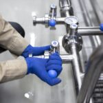 Problem z zatkanym sitkiem w zaworze redukcyjnym – demontaż i oczyszczenie elementu filtrującego