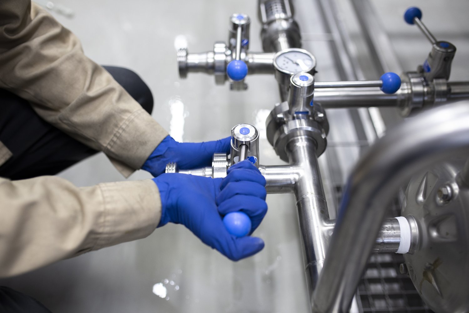 Problem z zatkanym sitkiem w zaworze redukcyjnym – demontaż i oczyszczenie elementu filtrującego